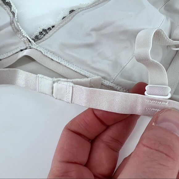 La Senza Gray & Black Lace Large no wire lightly lined - Picture 5 of 9